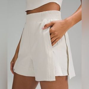 Lululemon Stretch Woven Relaxed-Fit High-Rise Short 4" - Size Medium - Bone
